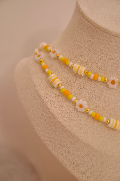 Daisy flower necklaces