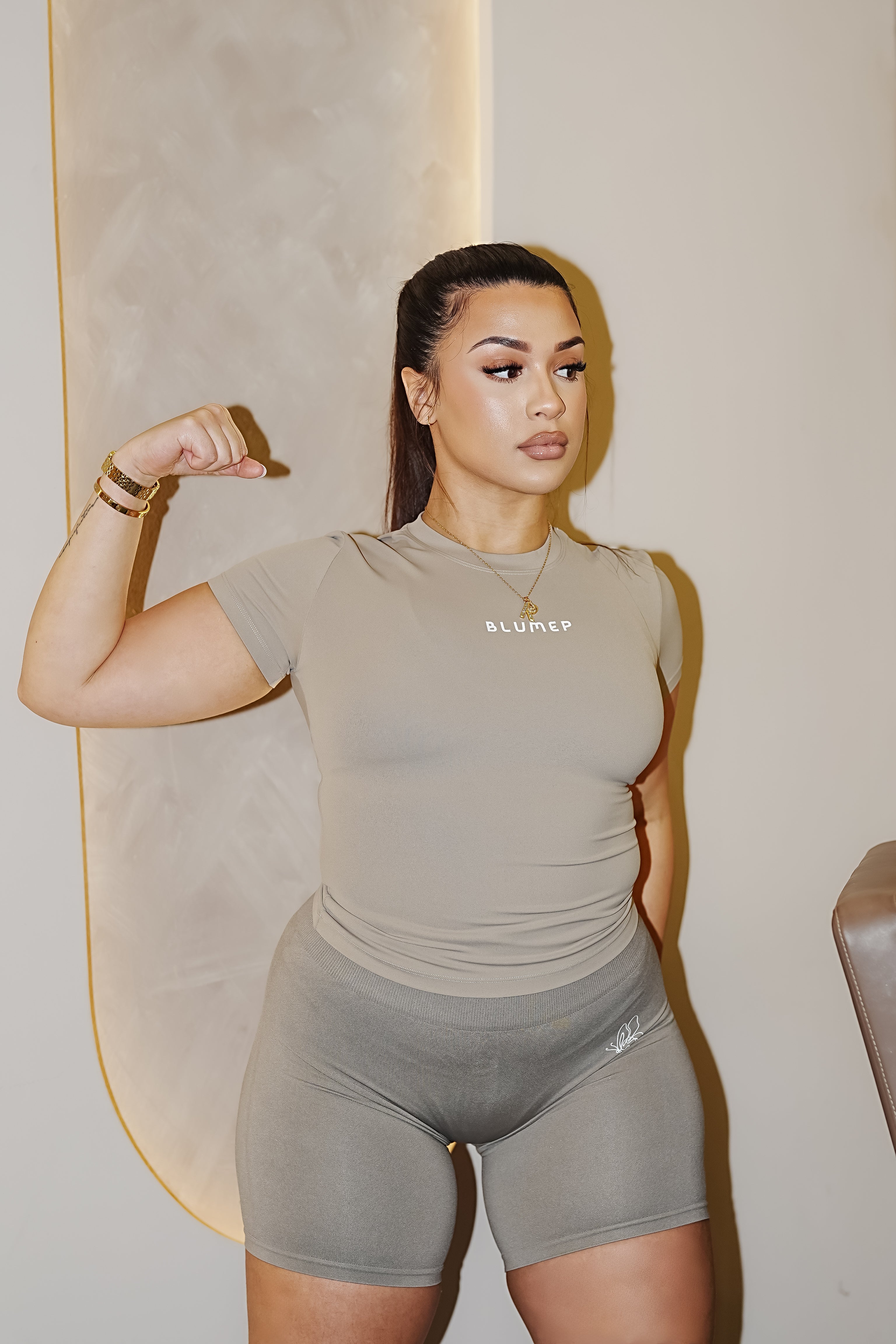 CREAM SLEEVE TOP